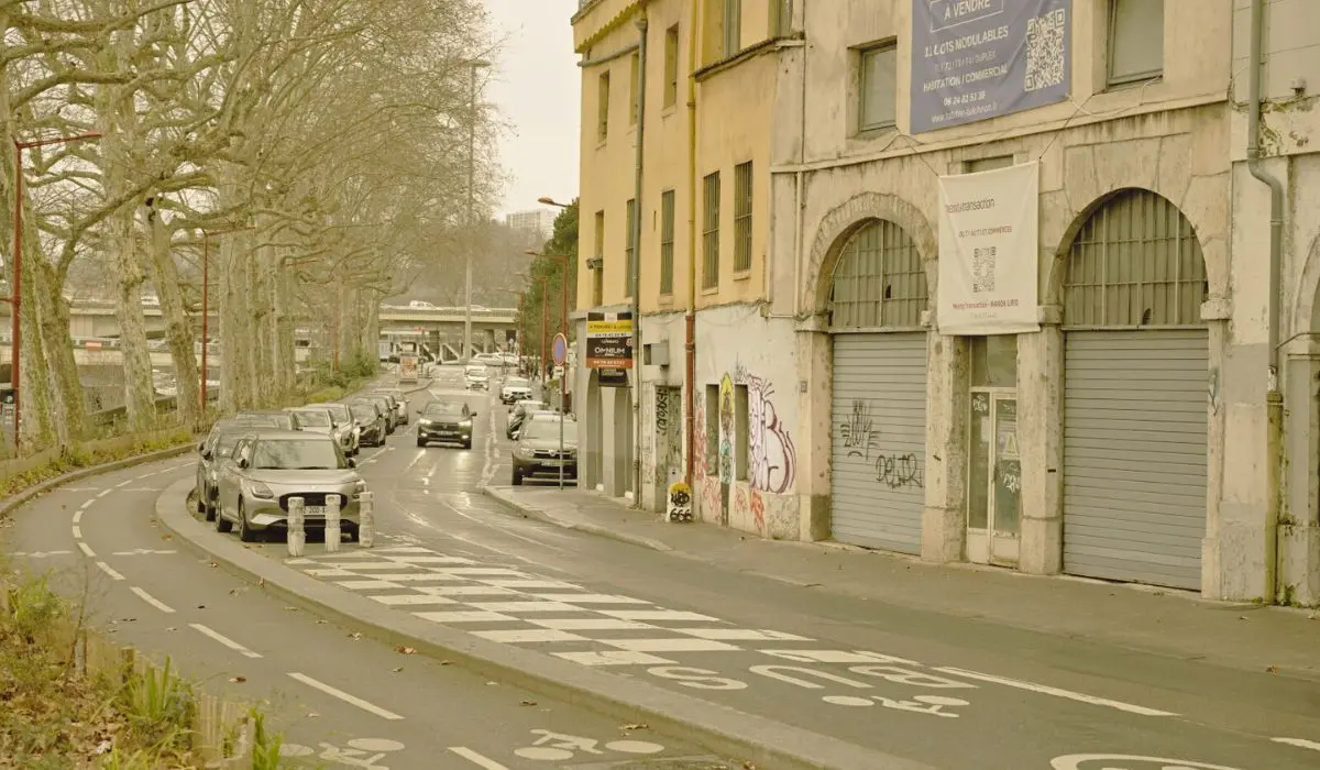Le drame de Quentin à Lyon : un jeune homme entre la vie et la mort après un lynchage en marge d&rsquo;une conférence de Rima Hassan